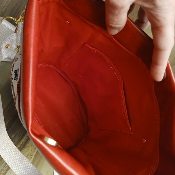 New Bucket Saddle Bag Purse Tote Red White Cow Bulls Southwestern print Pleather - Picture 5 of 6